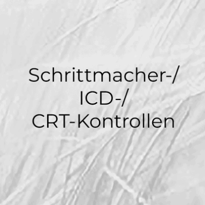 Medizinische Geräte im Herzzentrum Kiel, inklusive EKG- und Herzmonitoren.
